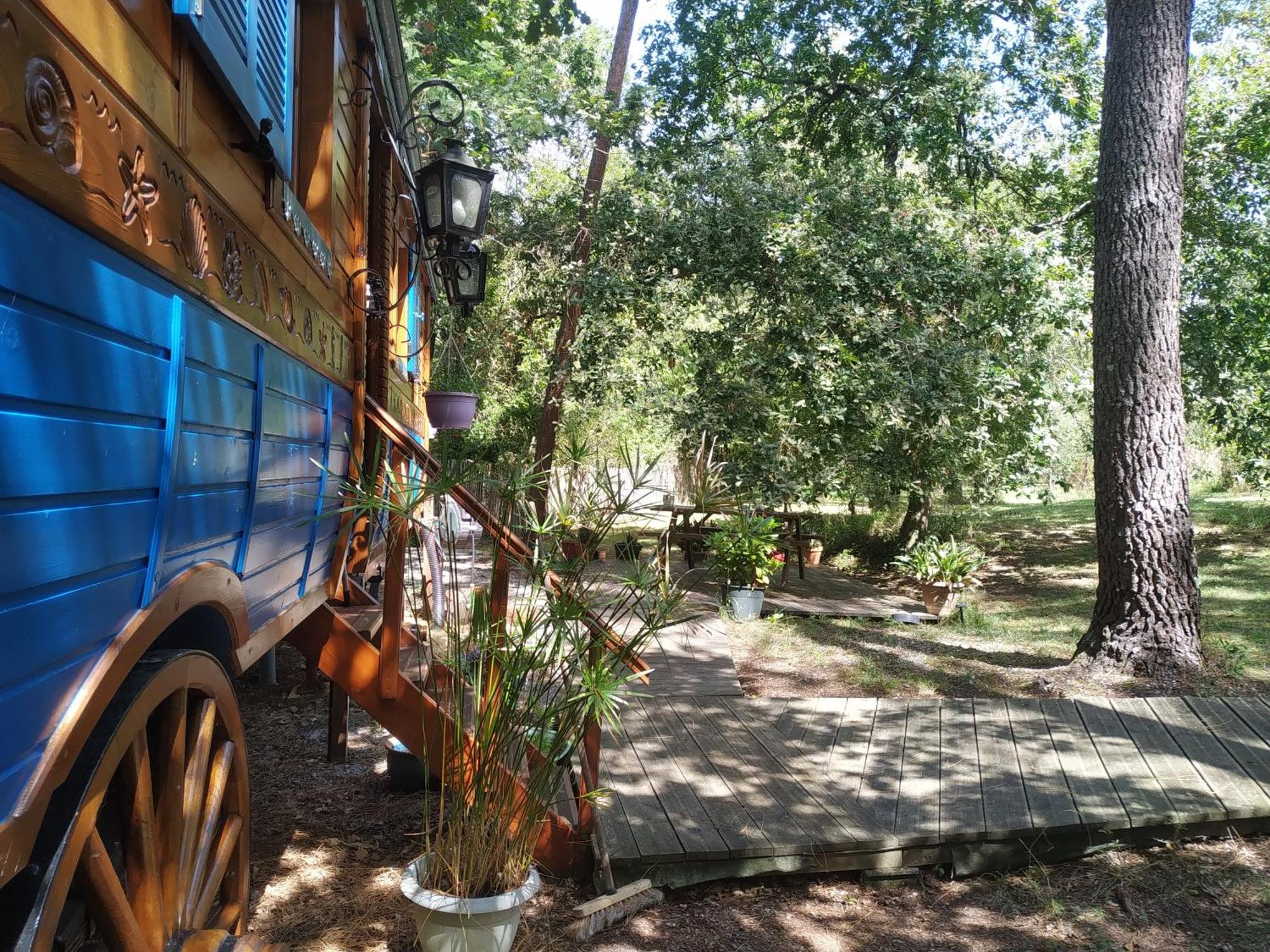 Les Roulottes Vesta Villa เลโอนญ็อง ภายนอก รูปภาพ